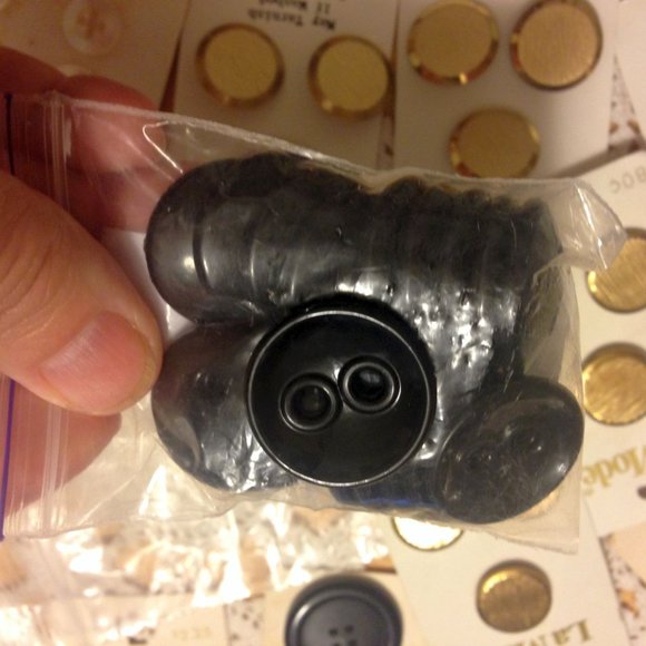 Vintage and other buttons bundle, sewing crafts - Picture 8 of 9